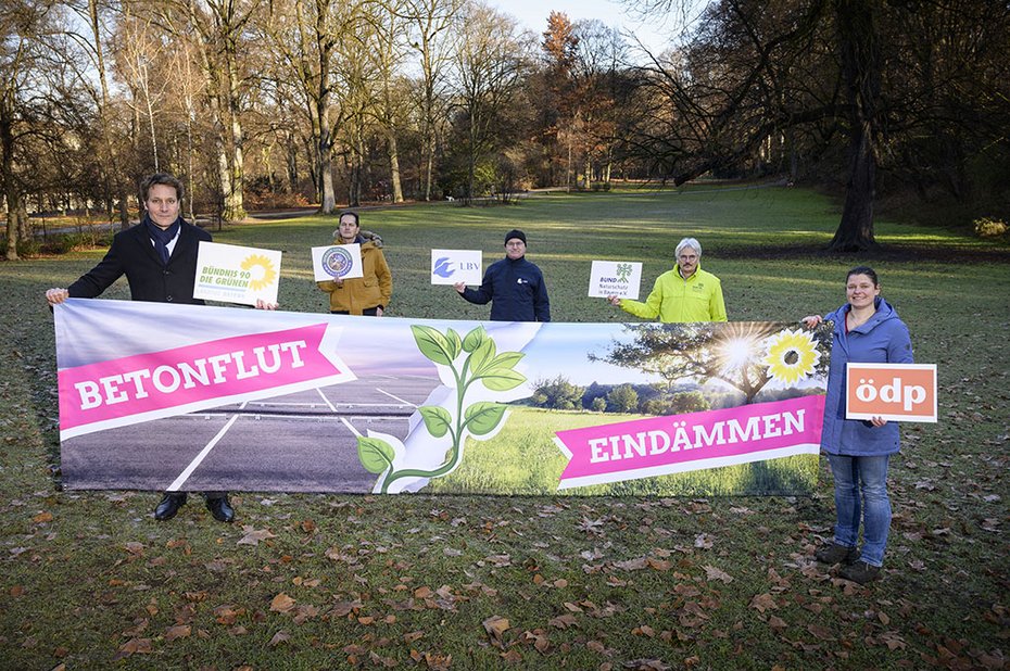 Flächenverbrauchs-Höchstgrenze von fünf Hektar verbindlich festschreiben! Flächenverbrauchs-Höchstgrenze von fünf Hektar verbindlich festschreiben! (Foto: Stefan M. Prager)