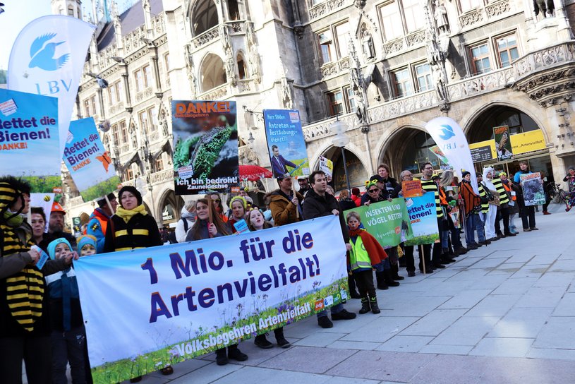 Umzug der Artenvielfalt - Volksbegehren Rettet die Bienen